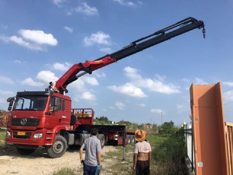 點擊查看詳細信息<br>標題：30噸折臂吊 閱讀次數(shù)：1859